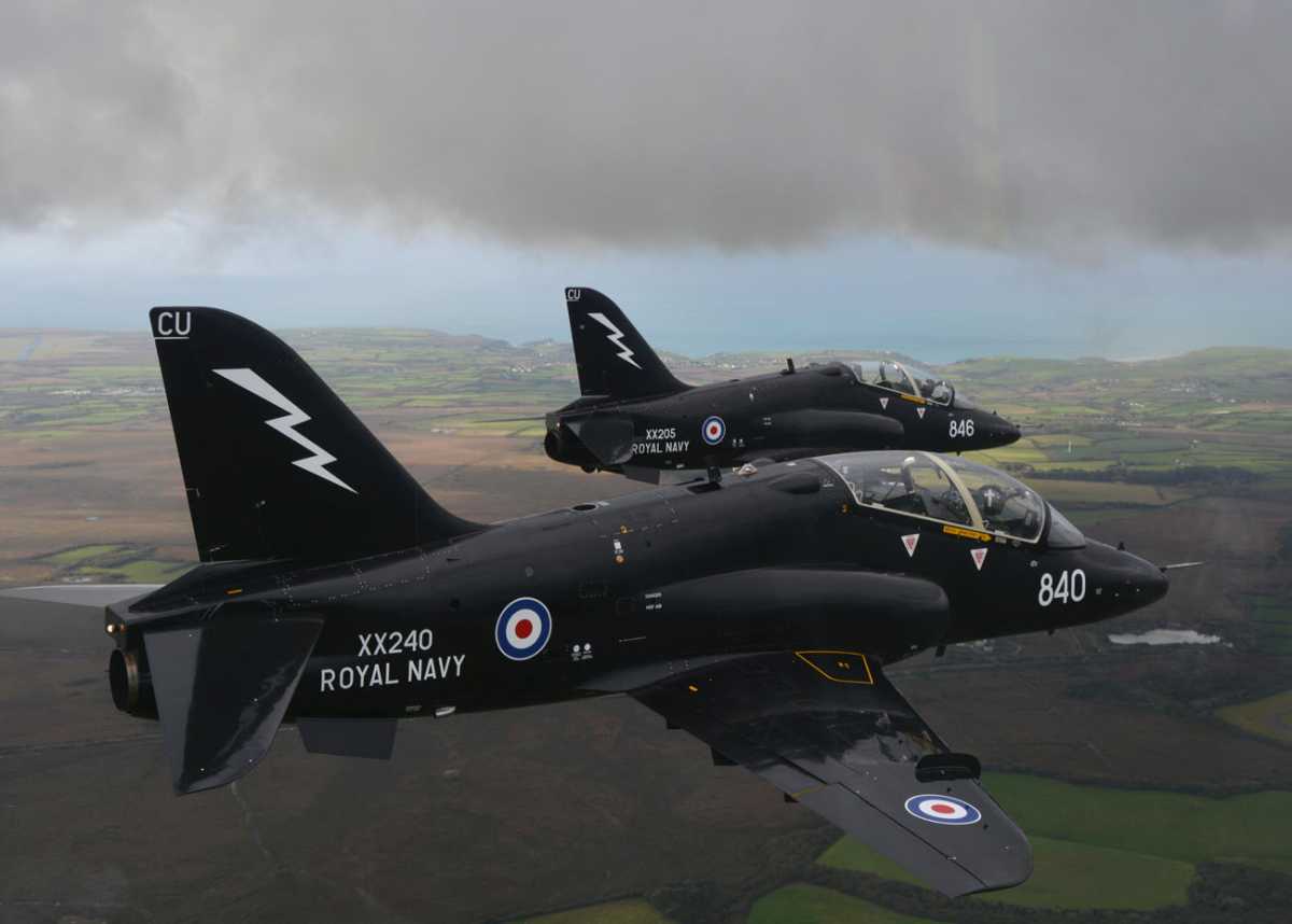 Βρετανία: Η εκτίναξη των πιλότων τους έσωσε τη ζωή λίγο πριν τη συντριβή του μαχητικού Hawk