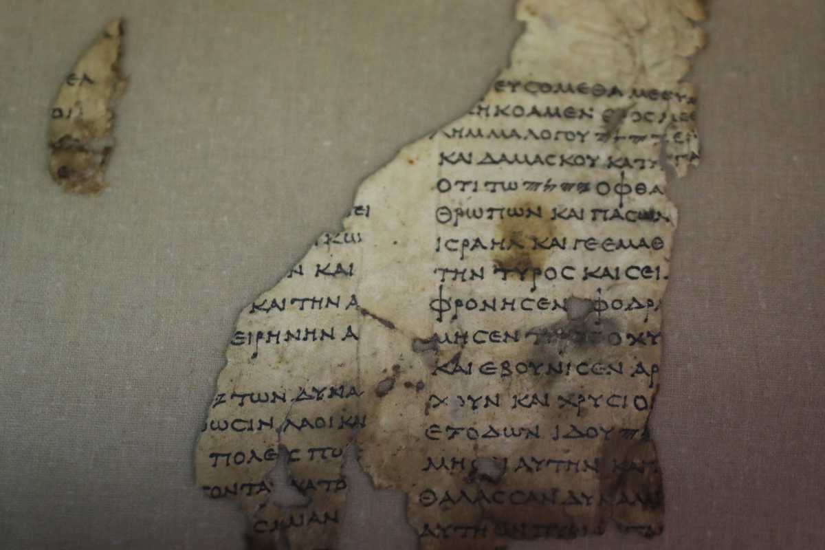 Ισραήλ: Ανακαλύφθηκε σπάνιος αρχαίος πάπυρος με ελληνικά γράμματα στο «Σπήλαιο του Τρόμου» (pics)  