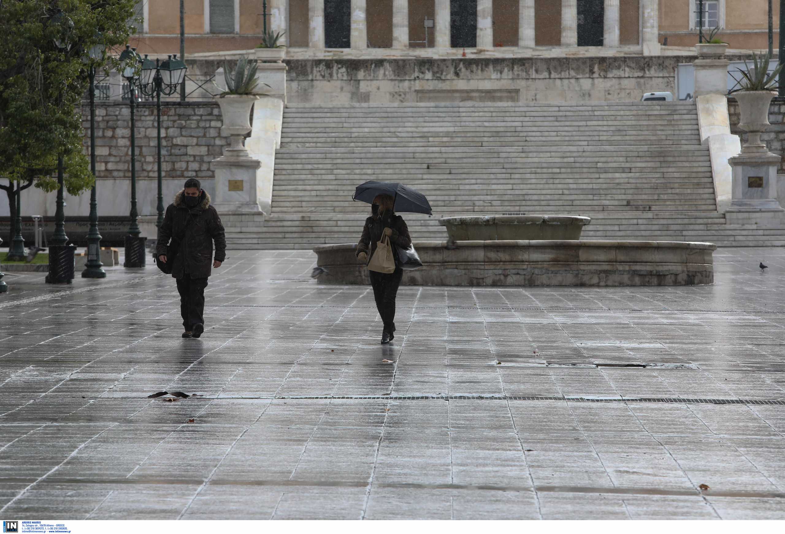 Καιρός αύριο: Χειμωνιάτικο σκηνικό με καταιγίδες, χιόνια και τσουχτερό κρύο