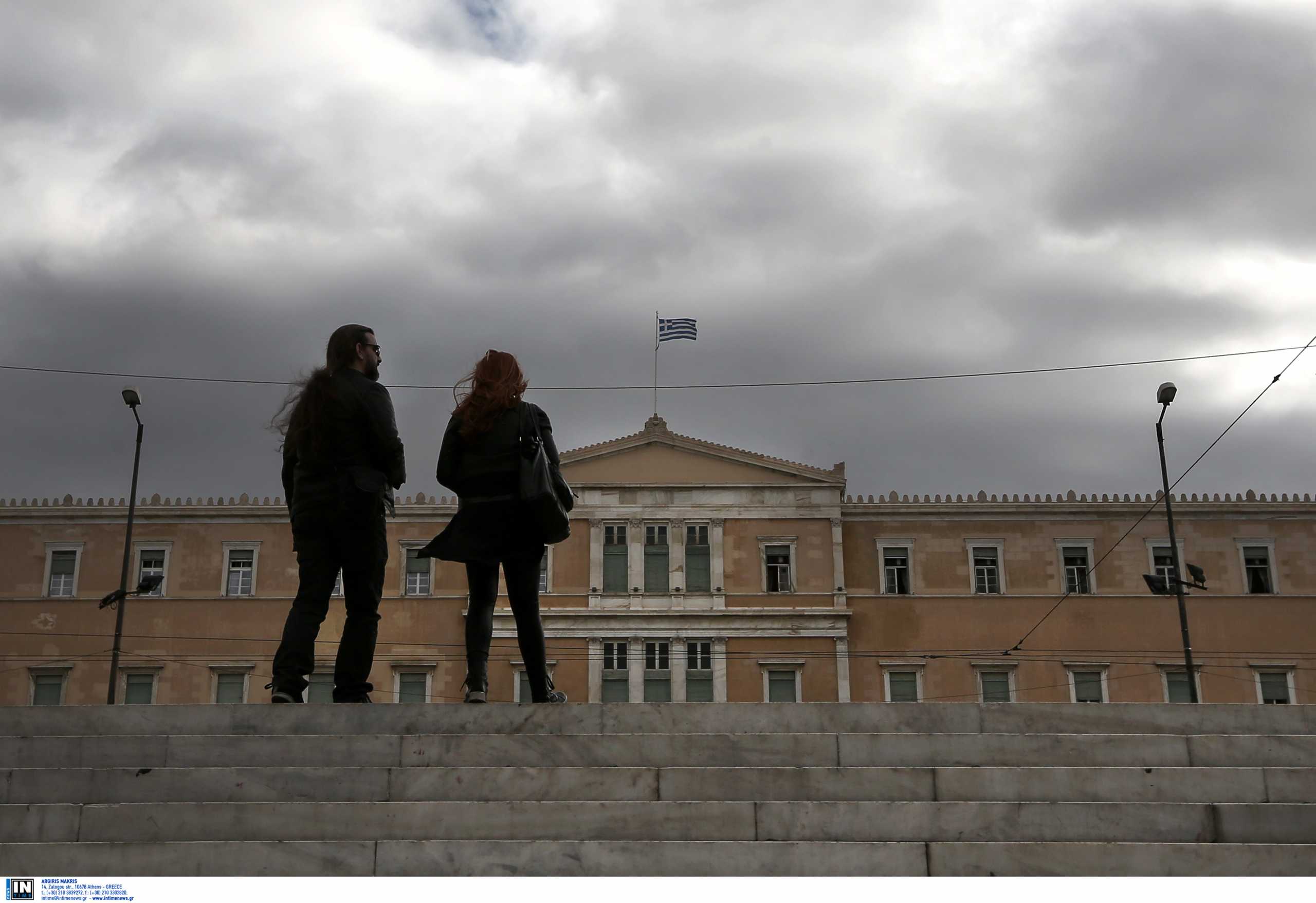 Καιρός αύριο: Πνιγηρό κοκτέιλ σκόνης και υγρασίας – Πού θα βρέξει