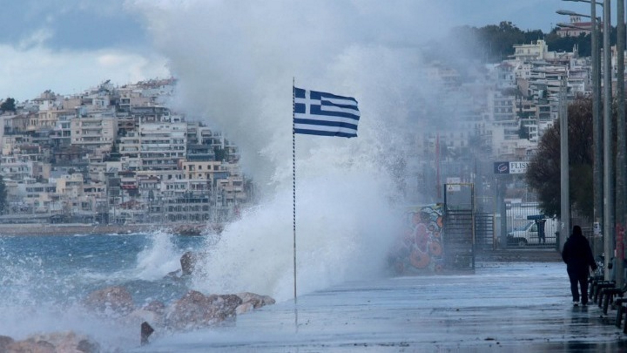 Καιρός αύριο: Ο Μάρτης φεύγει με βροχές, καταιγίδες και χιόνια στα βουνά