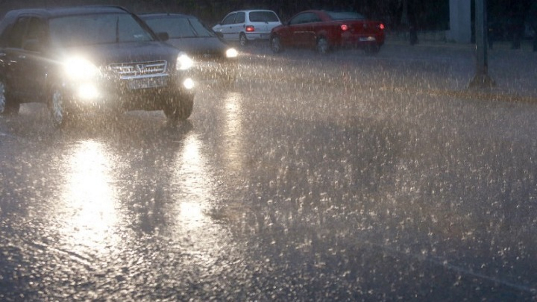 Καιρός meteo: Βροχές και καταιγίδες και την Κυριακή