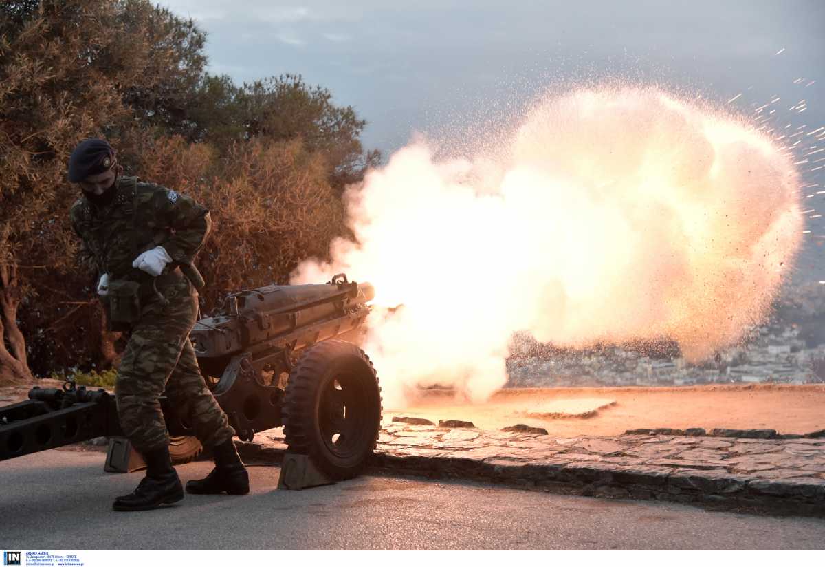 25η Μαρτίου: Ξεκίνησαν οι εορτασμοί με 21 κανονιοβολισμούς από τον Λυκαβηττό (video)