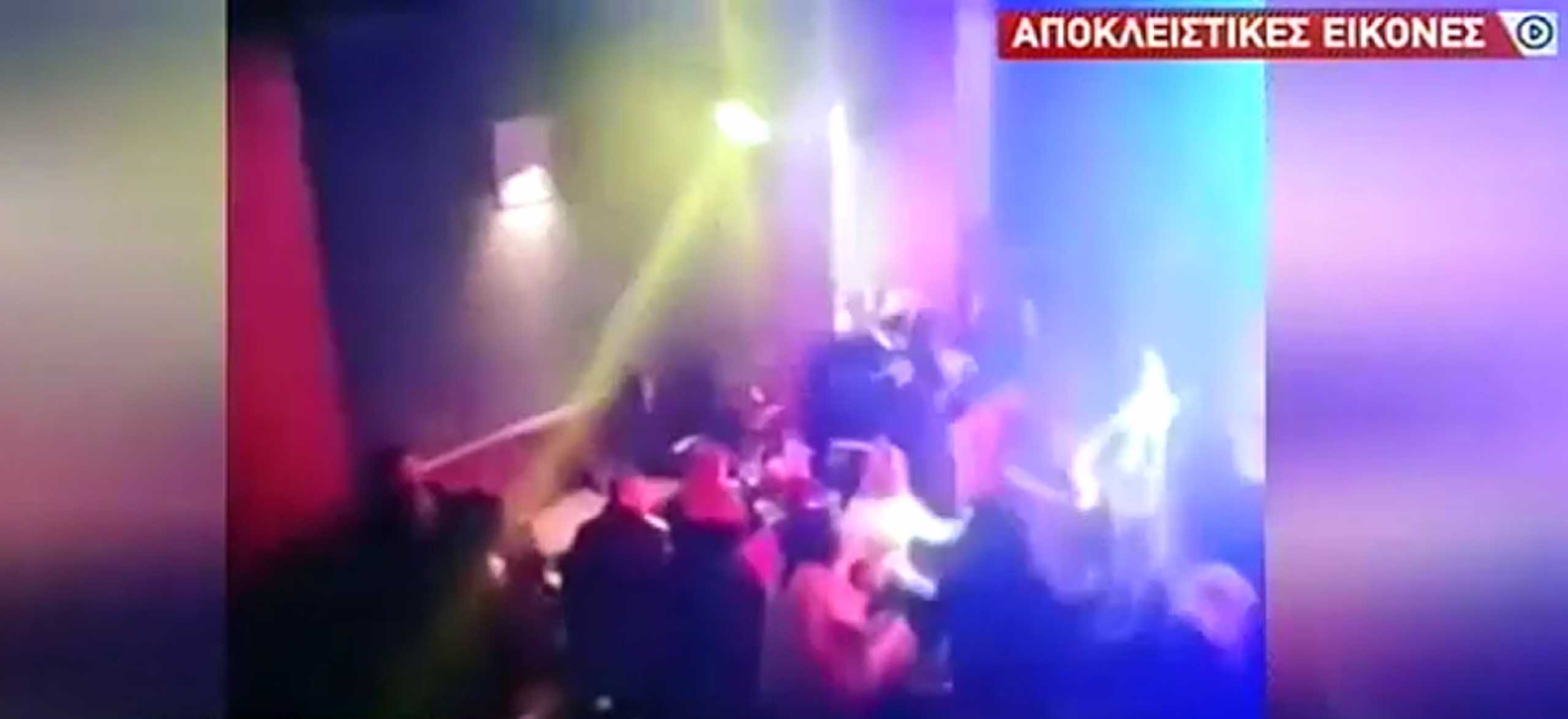 «Μέσα» στο νυχτερινό μαγαζί στη Λιοσίων – Έκαναν τους πελάτες και έγινε το «ντου» της αστυνομίας