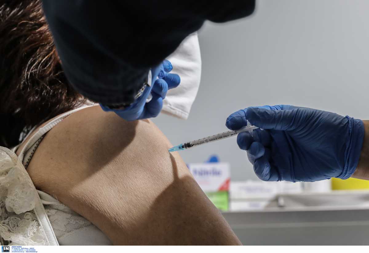 Βασιλακόπουλος: Ποιοι είναι οι κίνδυνοι αν δεν γίνει η δεύτερη δόση του εμβολίου κατά του κορονοϊού