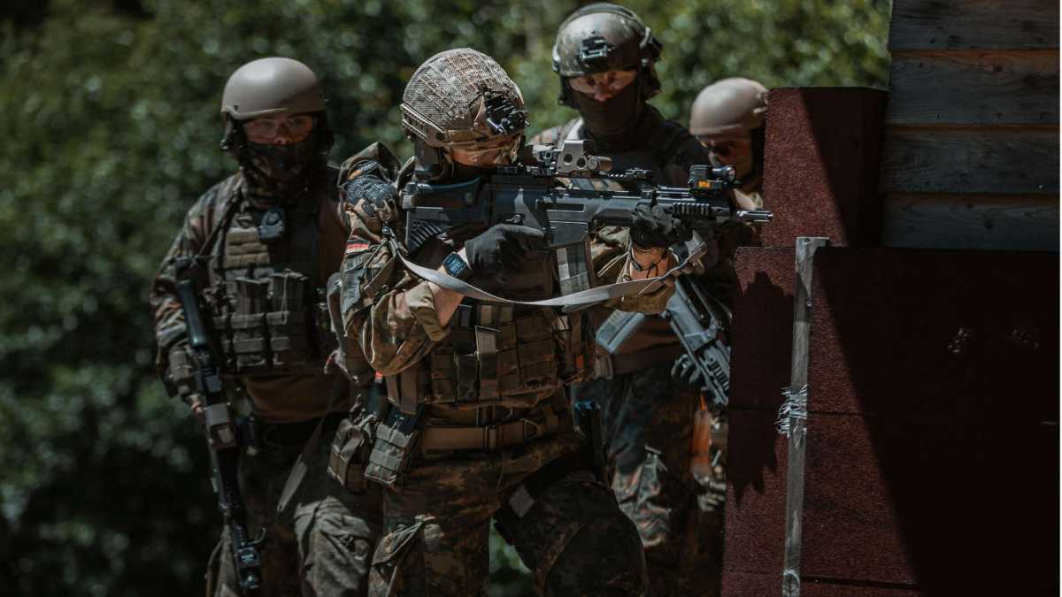 Γερμανία: “Συναγερμός” στις Ειδικές Δυνάμεις – Οι σχέσεις με την ακροδεξιά και η πιθανή διάλυση τους [pics]