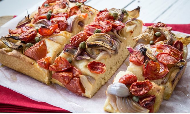 Η απόλυτη κυκλαδίτικη πίτσα: Λαδένια Κιμώλου!