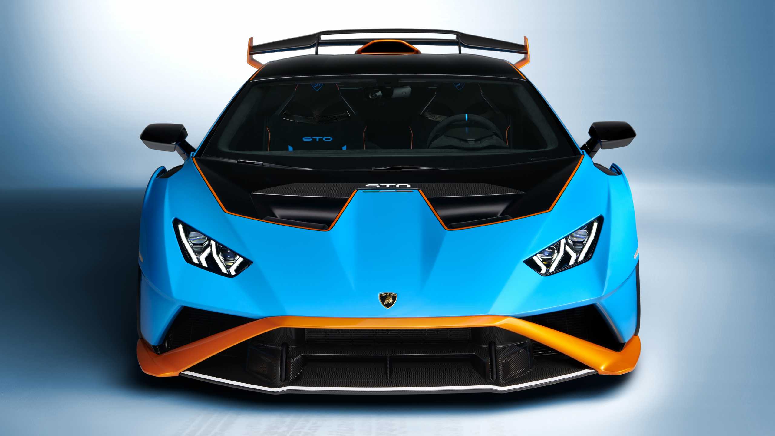 Lamborghini: Μένει πιστή στις αρχές της παρόλο την ηλεκτρική λαίλαπα