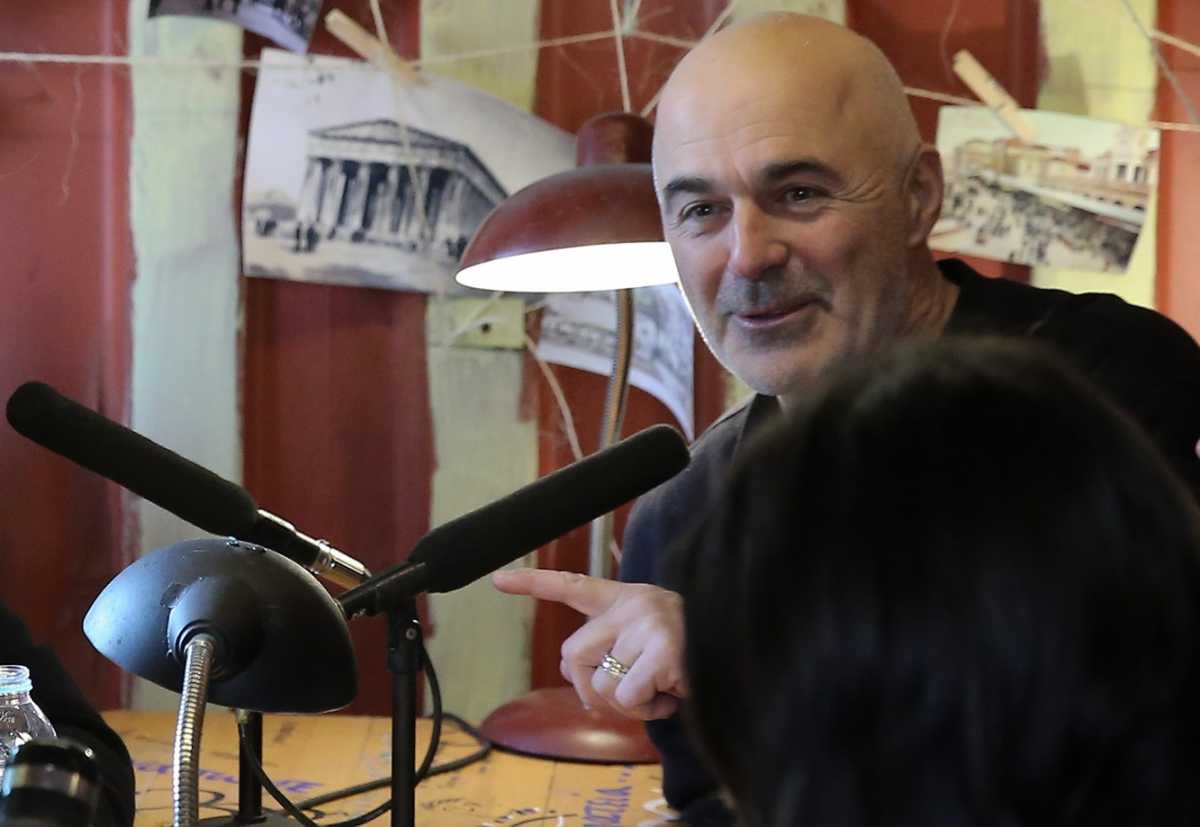 Λιβαθινός: «Είμαι γιος αναπήρου πολέμου» – Η απάντηση στην καταγγελία των ανάπηρων καλλιτεχνών