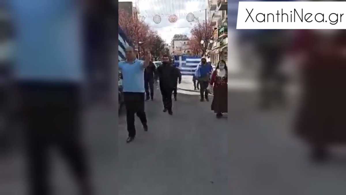 Ξάνθη – 25η Μαρτίου: Έκαναν κανονικά παρέλαση παρά τις απαγορεύσεις για τον κορονοϊό (video)