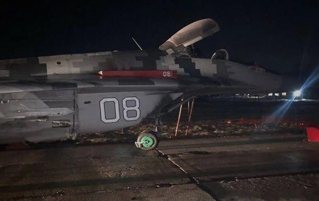 Ουκρανία: Απίστευτο κι όμως αληθινό – Μεθυσμένος οδηγός συγκρούστηκε με…μαχητικό MiG-29 [pics]