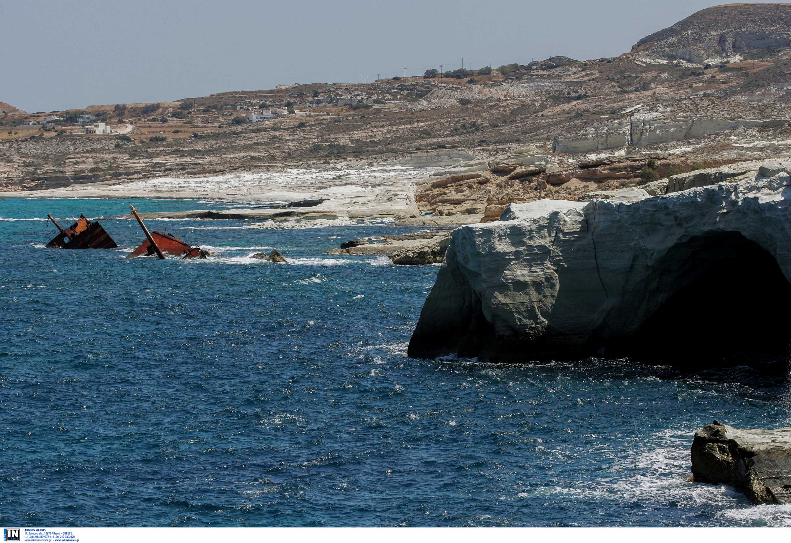 Η ελληνική σπηλιά με την… τρύπια οροφή που κοιτάζει τον ουρανό