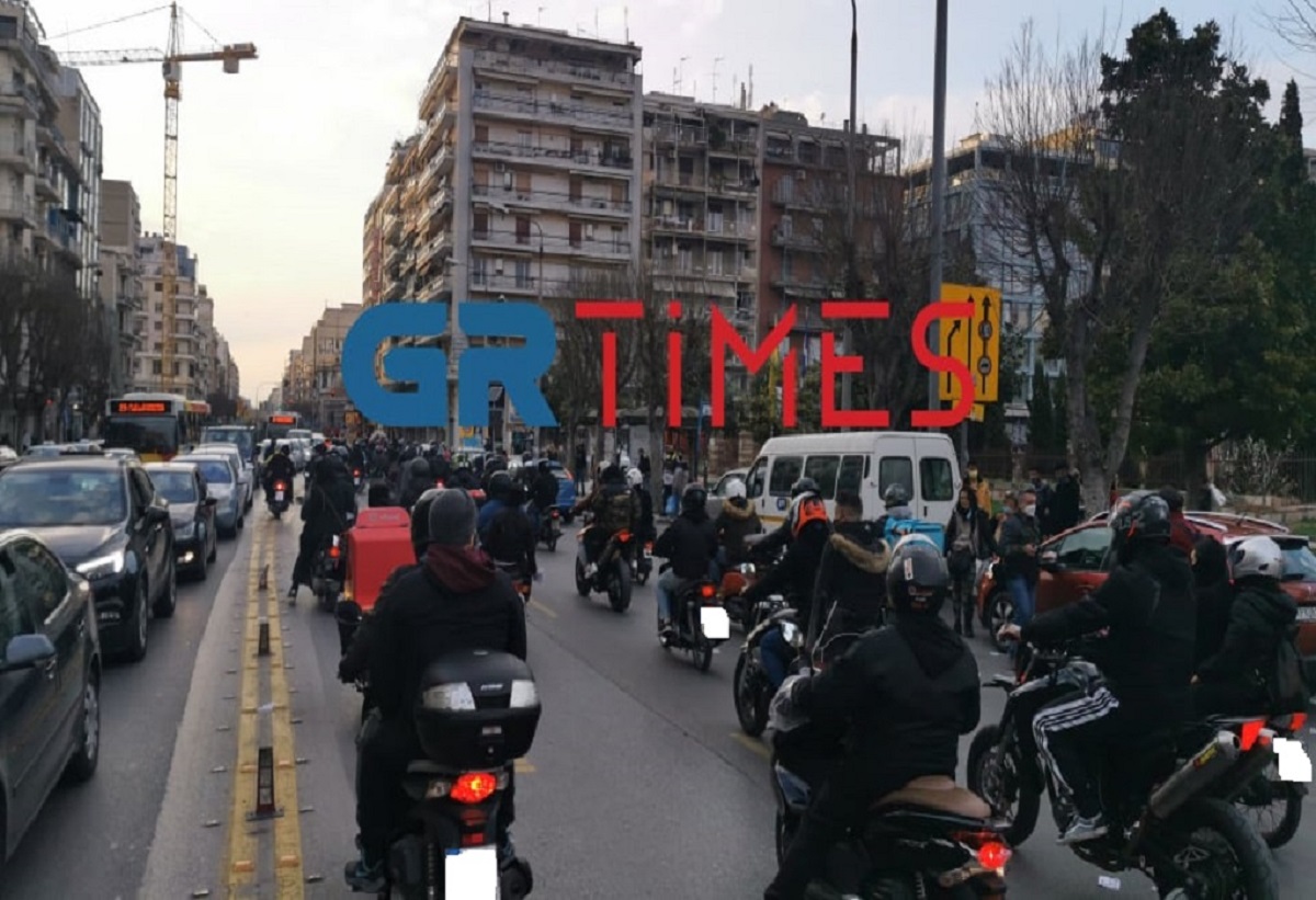 Μοτοπορεία στη Θεσσαλονίκη για τον θάνατο του 23χρονου Ιάσονα (video)