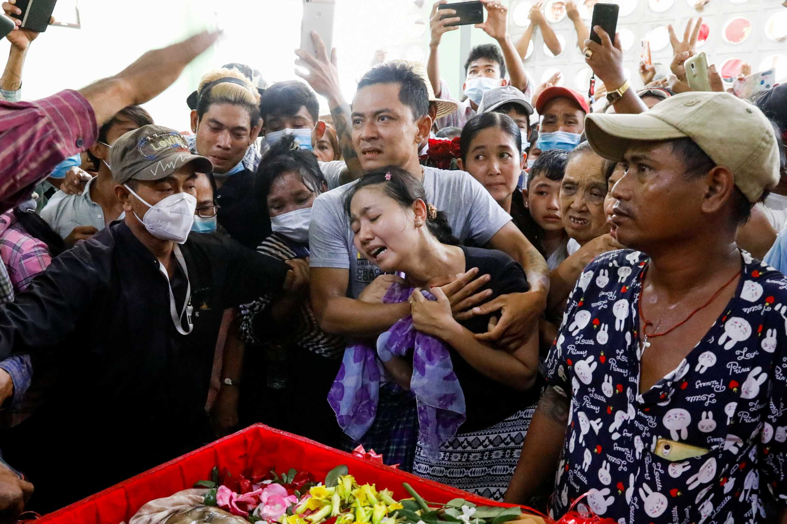 Μιανμάρ: Oκτώ νεκροί στις διαδηλώσεις κατά του πραξικοπήματος – Η χούντα κατηγορείται για δωροληψία