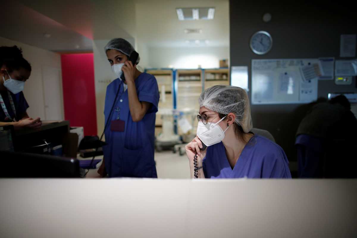 Συναγερμός στη Γαλλία: Σε υψηλό 14 εβδομάδων οι νοσηλείες ασθενών με κορονοϊό στις ΜΕΘ