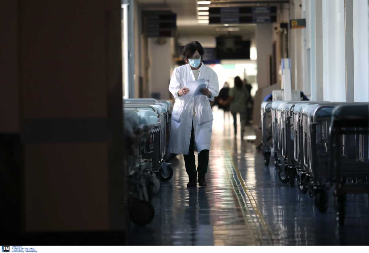 Κορονοϊός: Πόσο μειώθηκαν θάνατοι και νοσηλείες με τους εμβολιασμούς – Τι δείχνουν τα στοιχεία