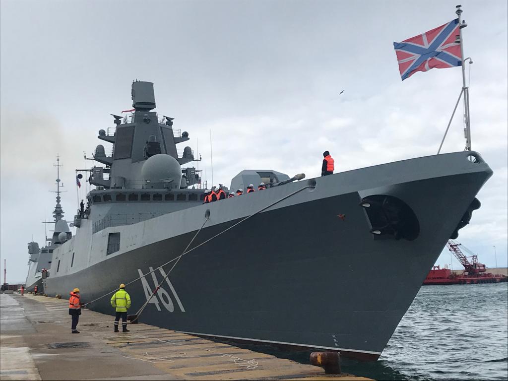 Κάνουν «επίδειξη» οι Ρώσοι: Η υπερσύγχρονη φρεγάτα «Admiral Kasatonov» στο λιμάνι του Πειραιά! [pic]