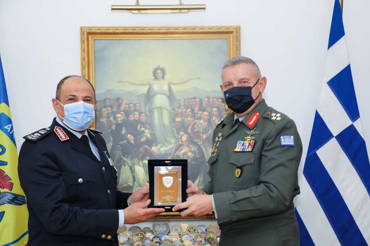 Τετ-α-τετ Α/ΓΕΕΘΑ Στρατηγού Φλώρου με τον Αρχηγό Αεροπορίας της Αιγύπτου [pics]
