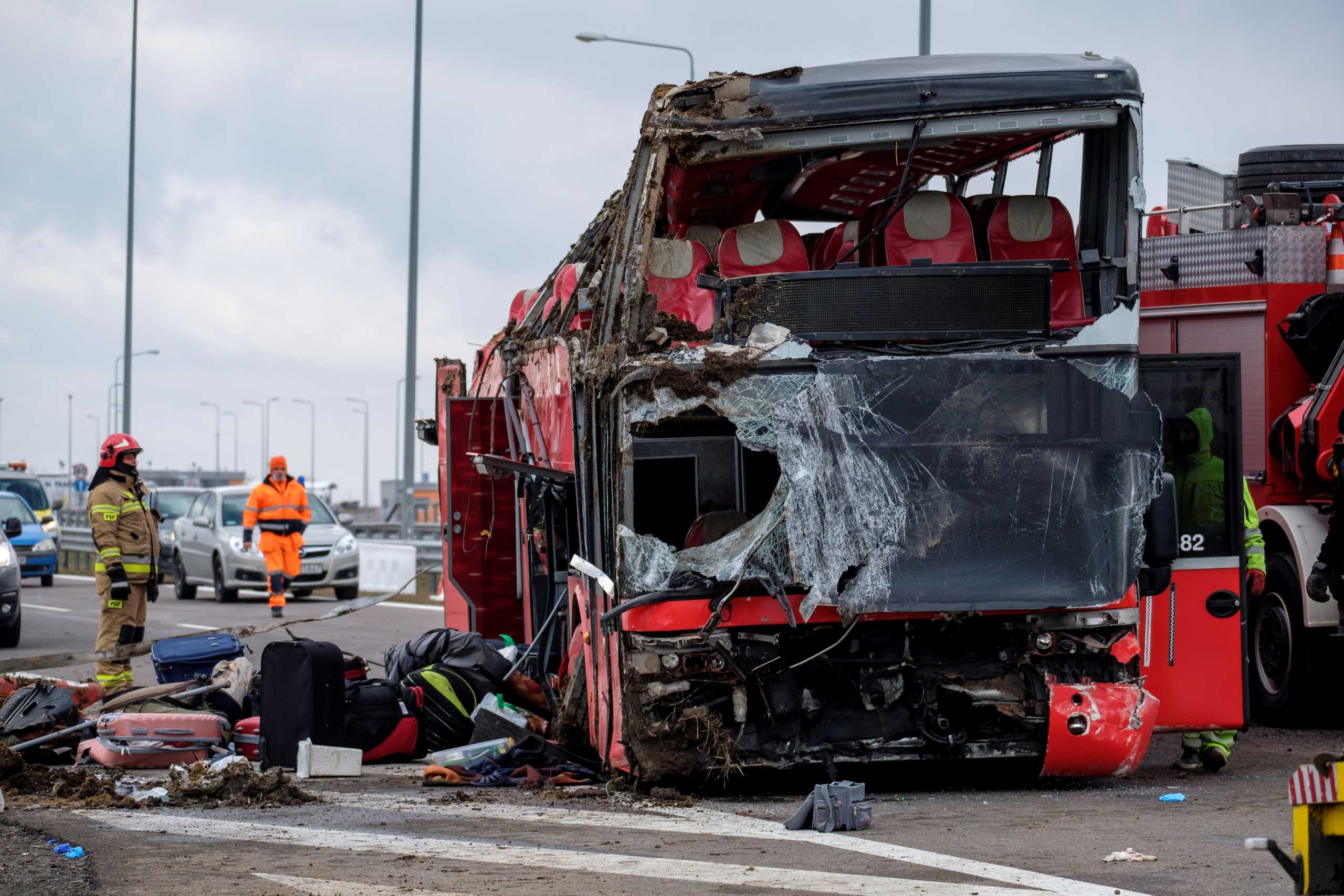 Πολωνία: Σοκαριστικό τροχαίο με τουριστικό λεωφορείο! 6 νεκροί, δεκάδες τραυματίες (pics)