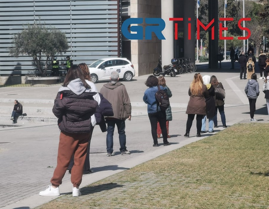 Θεσσαλονίκη – Κορονοϊός: Ουρές πριν καν ξεκινήσουν τα rapid test – Στο κόκκινο η ανησυχία (video)