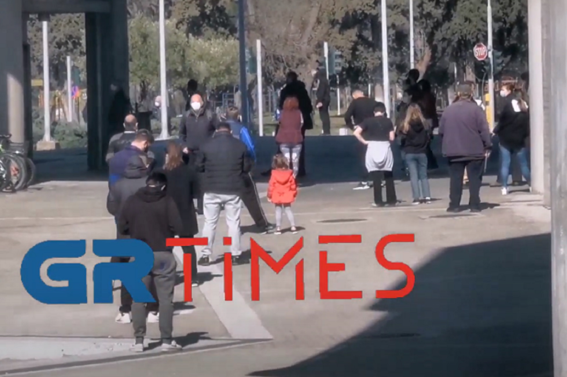 Θεσσαλονίκη: Ουρές με το καλημέρα για ένα rapid test – Διάχυτη η ανησυχία στην πόλη (video)