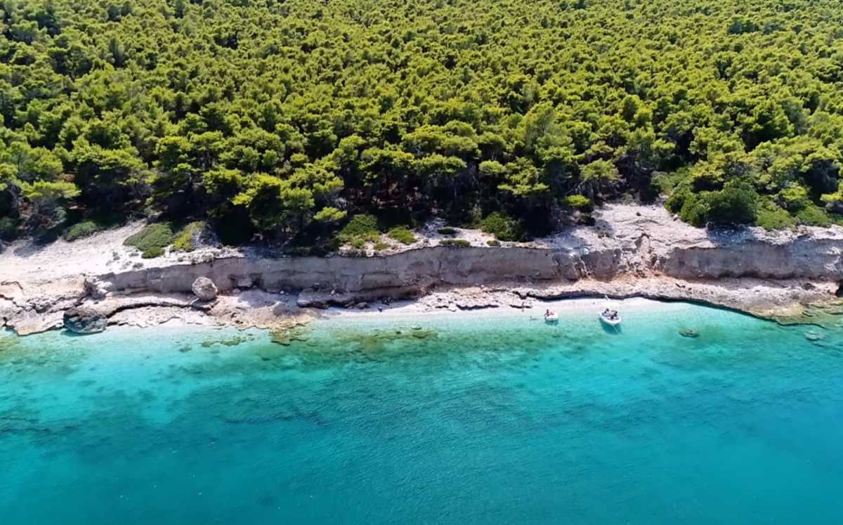 «Αυτό είναι το ελληνικό νησί – αποκάλυψη του φετινού καλοκαιριού» – Ύμνοι της Daily Telegraph