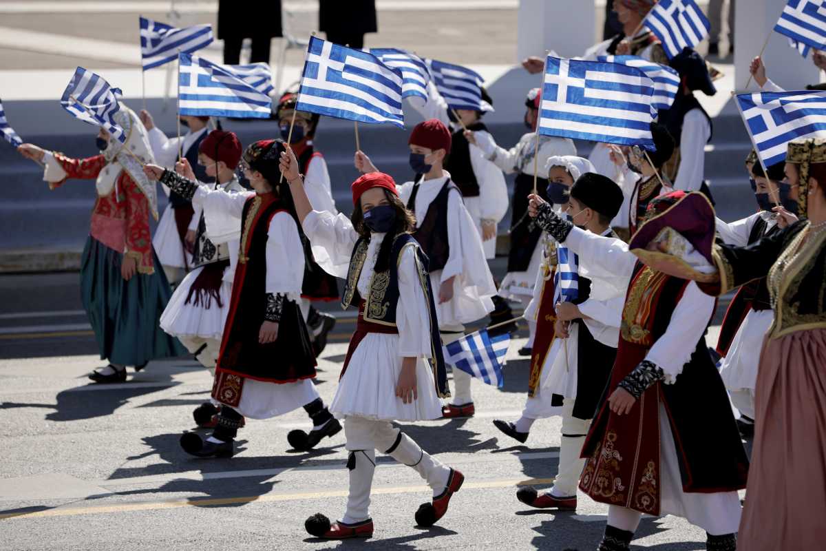 Παρέλαση 28ης Οκτωβρίου: Έτσι θα γίνουν οι εορτασμοί σε Αθήνα και Θεσσαλονίκη – Όλη η εγκύκλιος