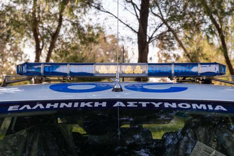 Θεσσαλονίκη: Στρίμωξαν σε αυτοκίνητο 9 άτομα – Το όχημα κέντρισε τα βλέμματα στην εθνική οδό