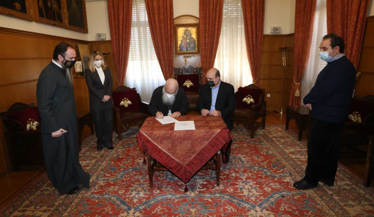 Õðåãñáöç óçìåñá óôçí Áñ÷éåðéóêïðç Áèçíùí ç áíáíåùóç ôïõ Óõìöùíïõ Óõíåñãáóéáò ôïõ Åðé÷åéñçìáôéá (SUPER MARKET) Ìáóïõçôò ìå ôçí ÌÊÏ ÁÐÏÓÔÏËÇ ôçò Áñ÷éåðéóêïðçò Áèçíùí-Óôçí ôåëåôç ðáñåõñåèçêáí ï Áñ÷éåðéóêïðïò Éåñùíõìïò, ï åðé÷åéñçìáôéáò ÃÉáííçò Ìáóïõôçò êáé ï Ãåí Äéåõèõíôçò ôçò ÌÊÏ ÁÐÏÓÔÏËÇÓ Êùóôçò Äçìôóáò  ÖÙÔÏ ×ÑÇÓÔÏÓ ÌÐÏÍÇÓ