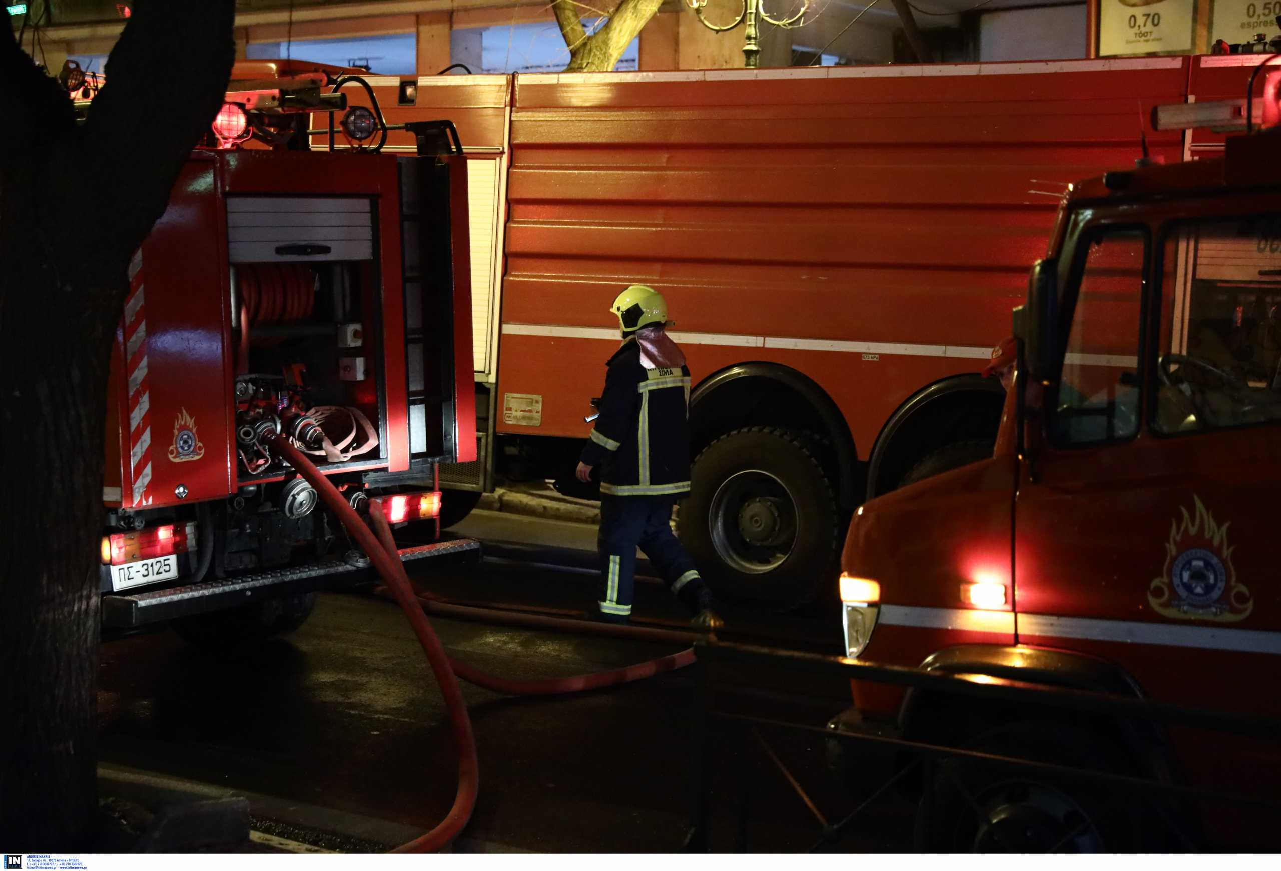 Μεγάλη φωτιά σε κτίριο στην Ομόνοια