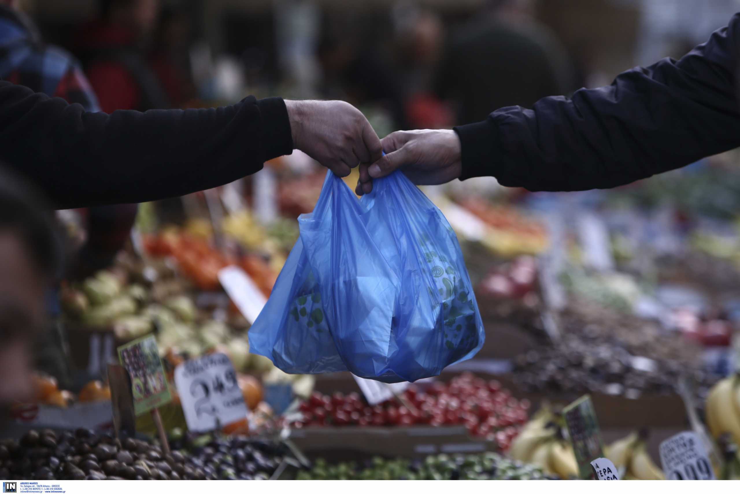 Λουτράκι: Απρόβλεπτη περιπέτεια σε λαϊκή αγορά για γυναίκα – Τα ψώνια της σταμάτησαν απότομα