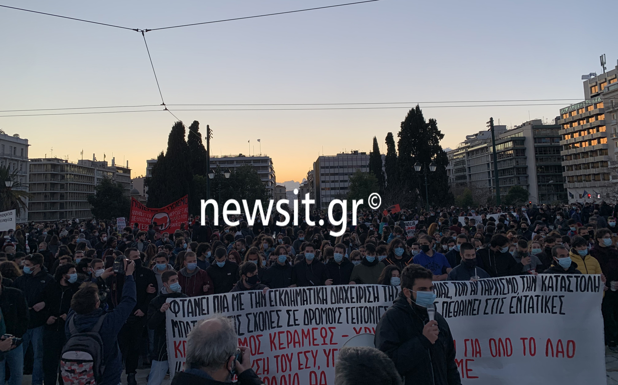 Μεγάλη συγκέντρωση των υγειονομικών και άλλων συνδικάτων στο κέντρο της Αθήνας