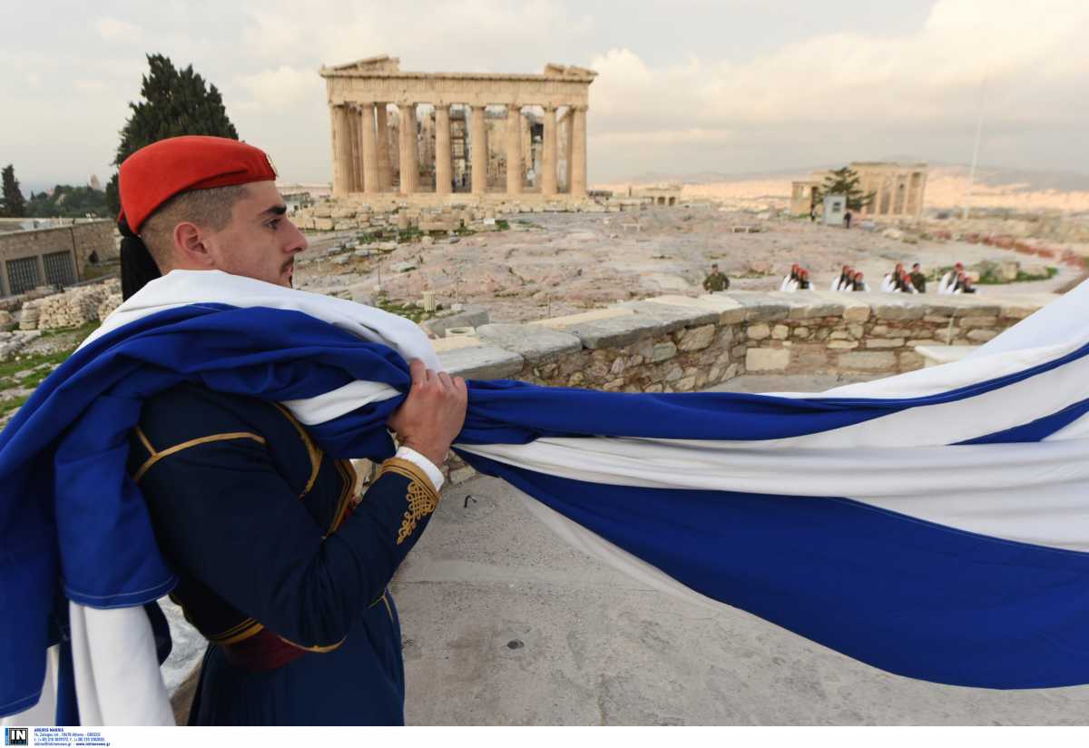 25η Μαρτίου: Στον Ιερό Βράχο της Ακρόπολης αύριο ο πρωθυπουργός για την έπαρση της σημαίας