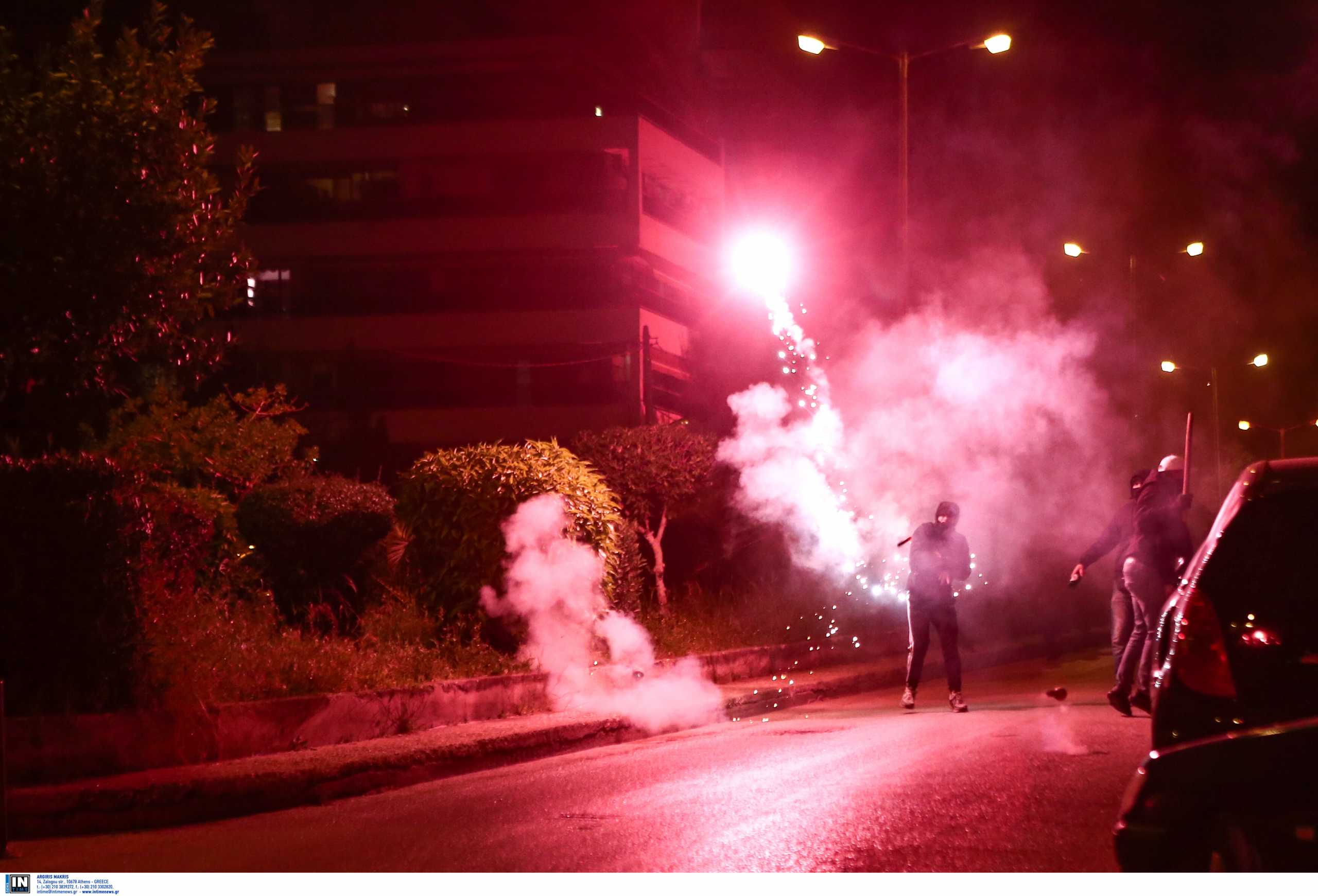 Νέα Σμύρνη: Χάθηκε το πορτοφόλι στα επεισόδια, πήγε με τη μαμά του να το ζητήσει και συνελήφθη