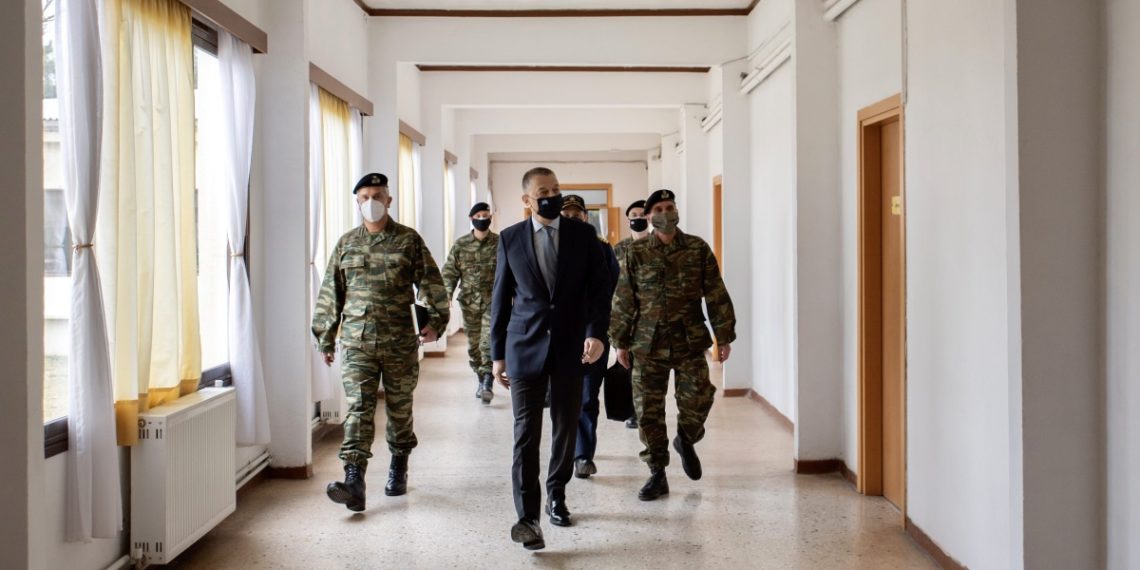Επιθεώρηση Υφυπουργού Εθνικής Άμυνας Στεφανή στο Στρατόπεδο Τεθωρακισμένων του Αυλώνα [pics]