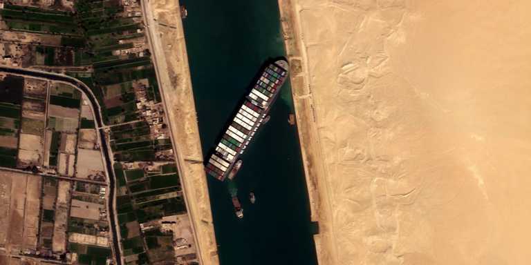 Διώρυγα Σουέζ: Παραμένει κλειστή για έκτη ημέρα – Πάνω από 300 καράβια στην περιοχή