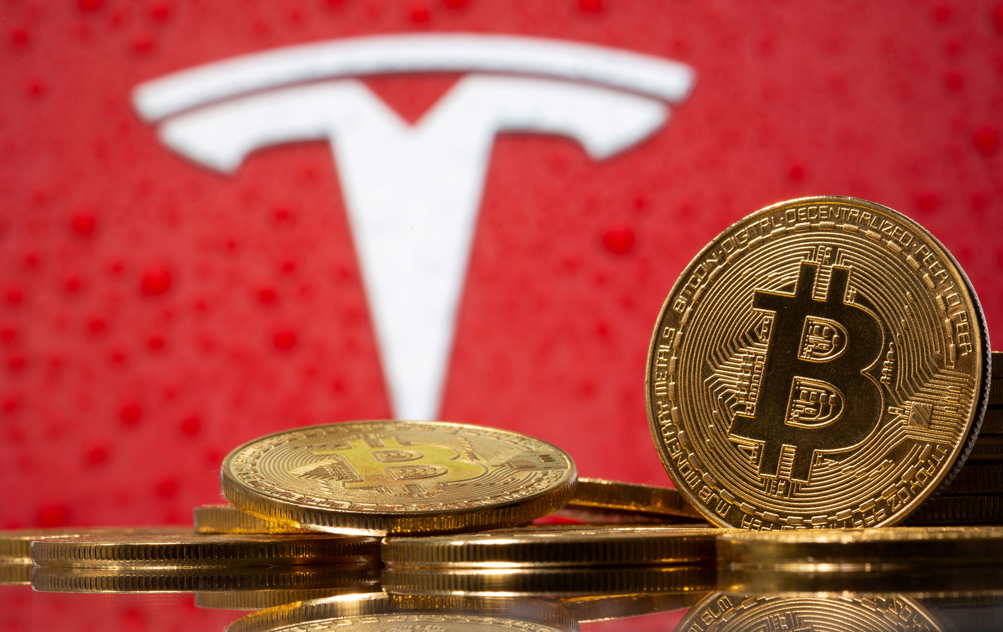 Άμα έχεις bitcoin αγοράζεις Tesla λέει ο Ίλον Μασκ