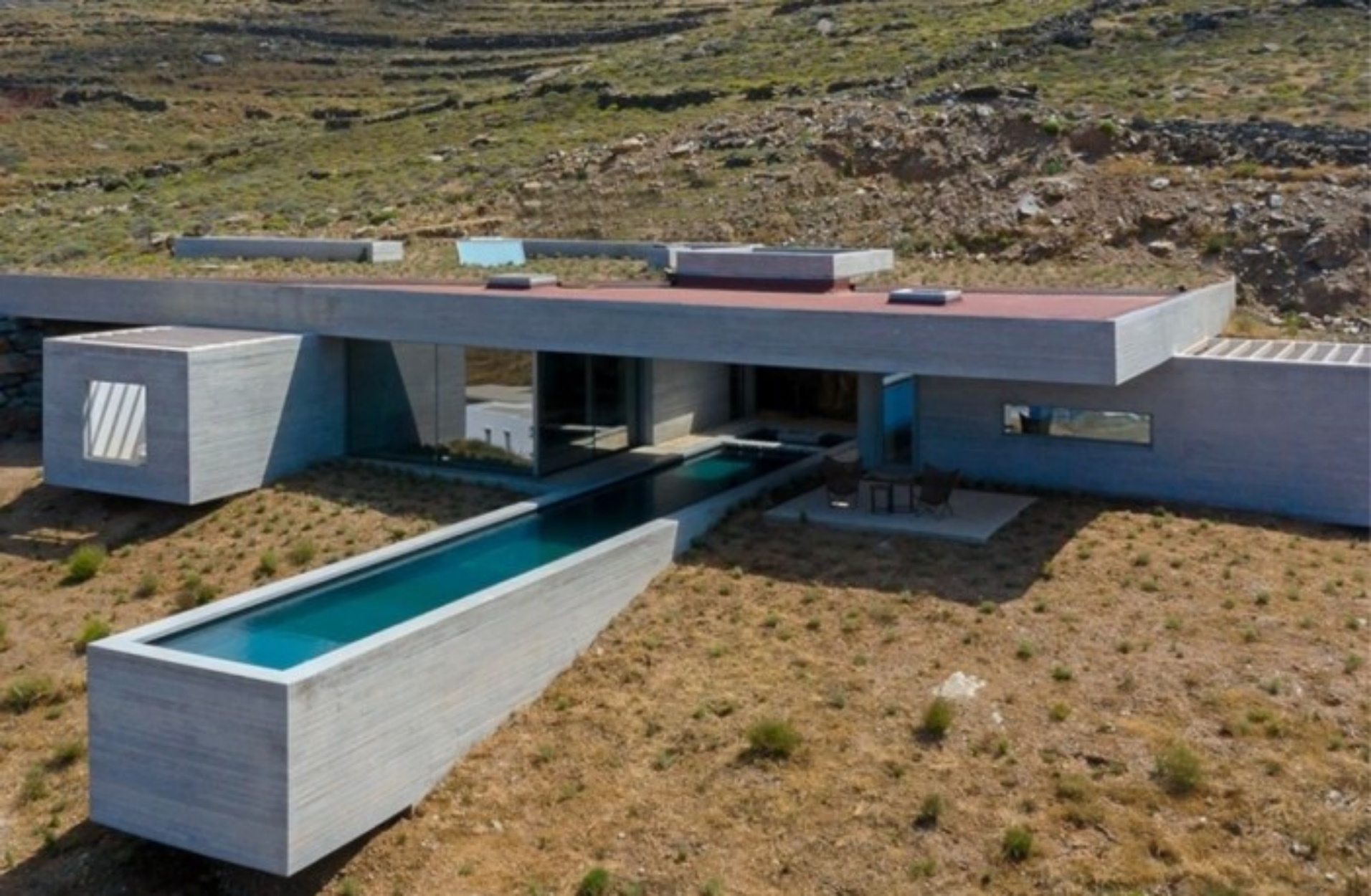 “The Lap Pool House”: Η εντυπωσιακή κατοικία στην Τήνο που αποθεώνεται στα διεθνή μέσα