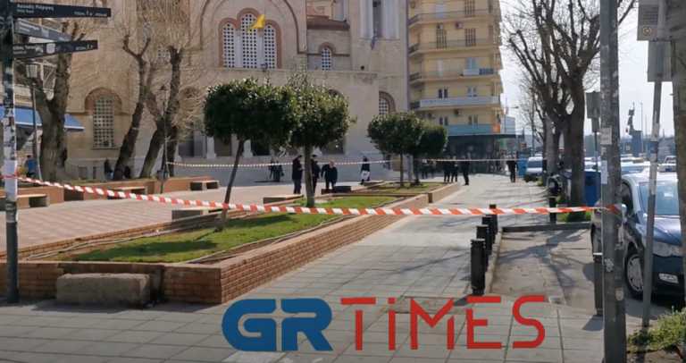 Θεσσαλονίκη: Λύθηκε το μυστήριο για τη βαλίτσα που βρέθηκε σε παγκάκι – Τι έκρυβε μέσα της (video)