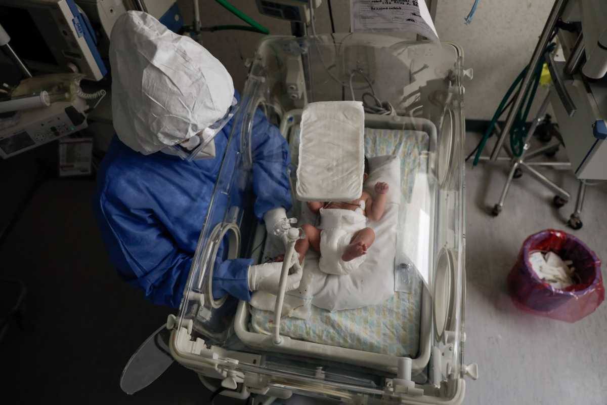 Πάτρα: Βρέφος 14 ημερών με κορονοϊό διακομίσθηκε από το Καραμανδάνειο στο νοσοκομείο Ρίου