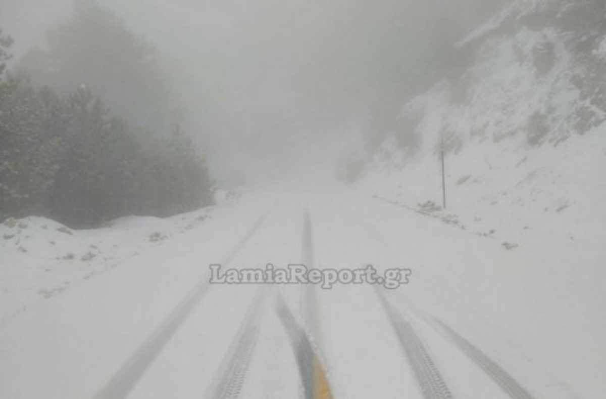 Φθιώτιδα: Ποια άνοιξη; Χιόνια στον δρόμο Λαμίας – Καρπενησίου – Πού εντοπίζονται προβλήματα