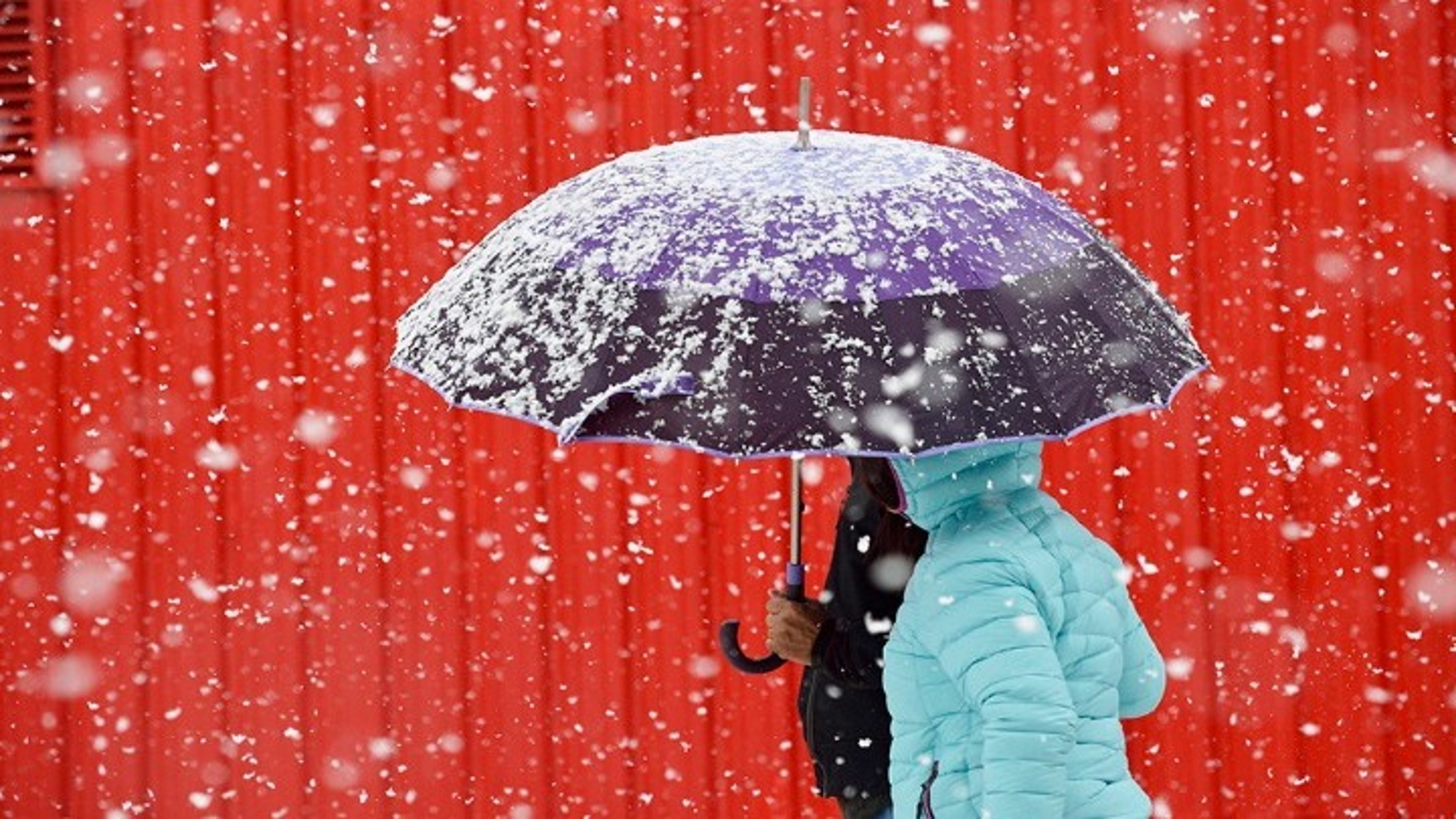 Καιρός – meteo: Ισχυρές βροχές και χιόνια σαρώνουν τη μισή Ελλάδα – Πού θα «χτυπήσουν» την Κυριακή