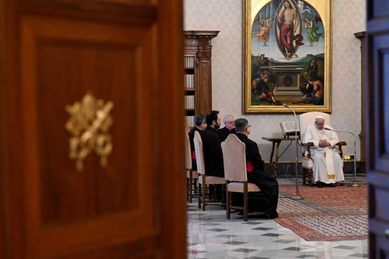Βατικανό: Ο πάπας απαγορεύει στους καρδινάλιους «δώρα ή άλλες διευκολύνσεις» άνω των σαράντα ευρώ