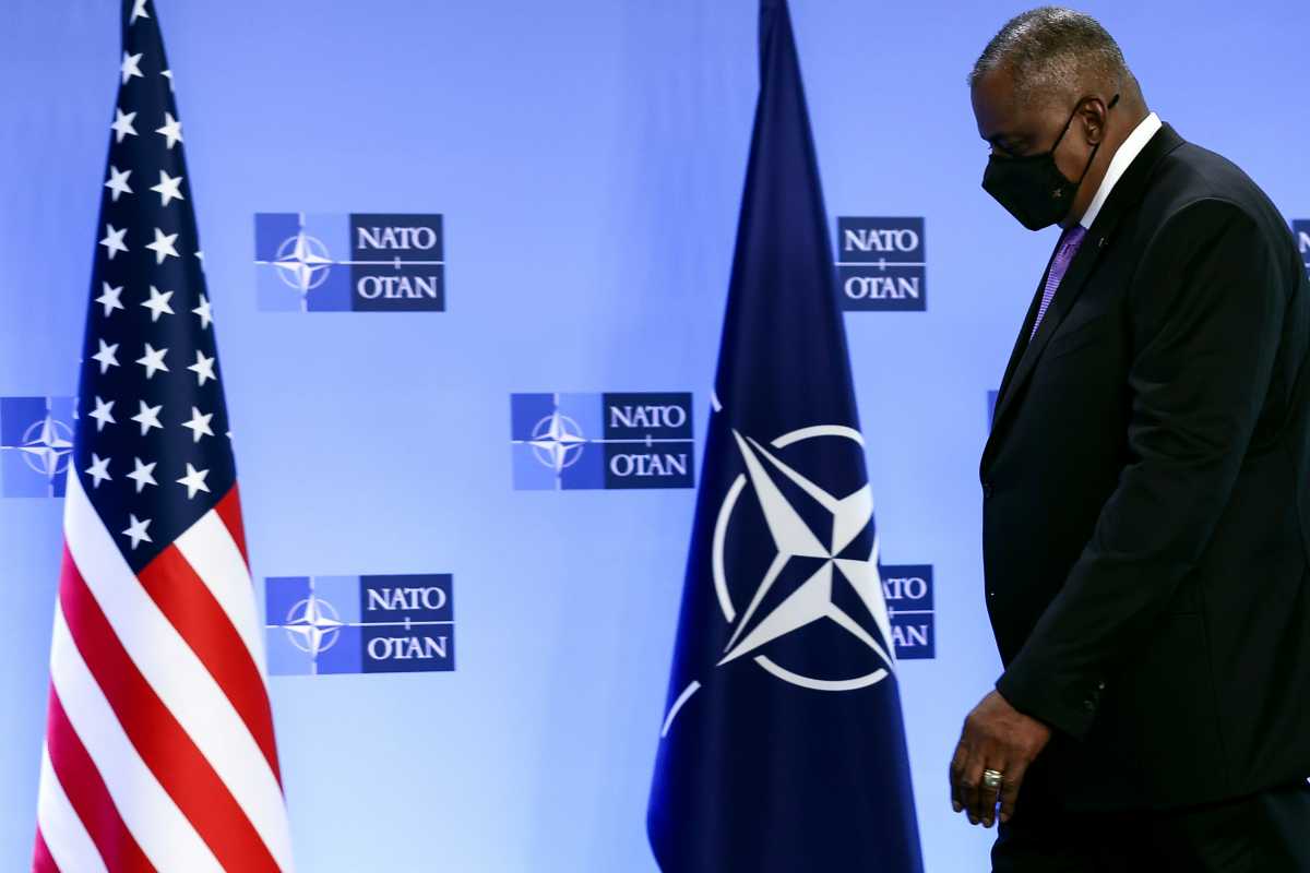 NATO: Οι επιθετικές ενέργειες της Ρωσίας ανησυχούν τον Αμερικανό Υπουργό Άμυνας Όστιν