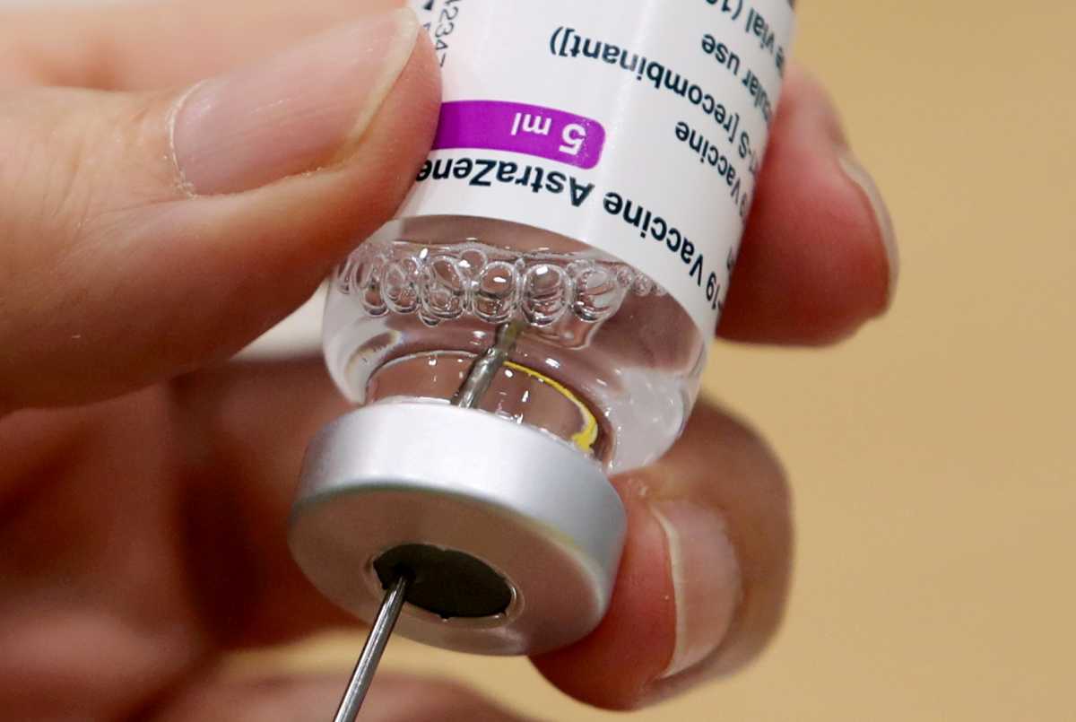 AstraZeneca: 41 νέα περιστατικά θρομβώσεων στη Βρετανία μετά τους εμβολιασμούς