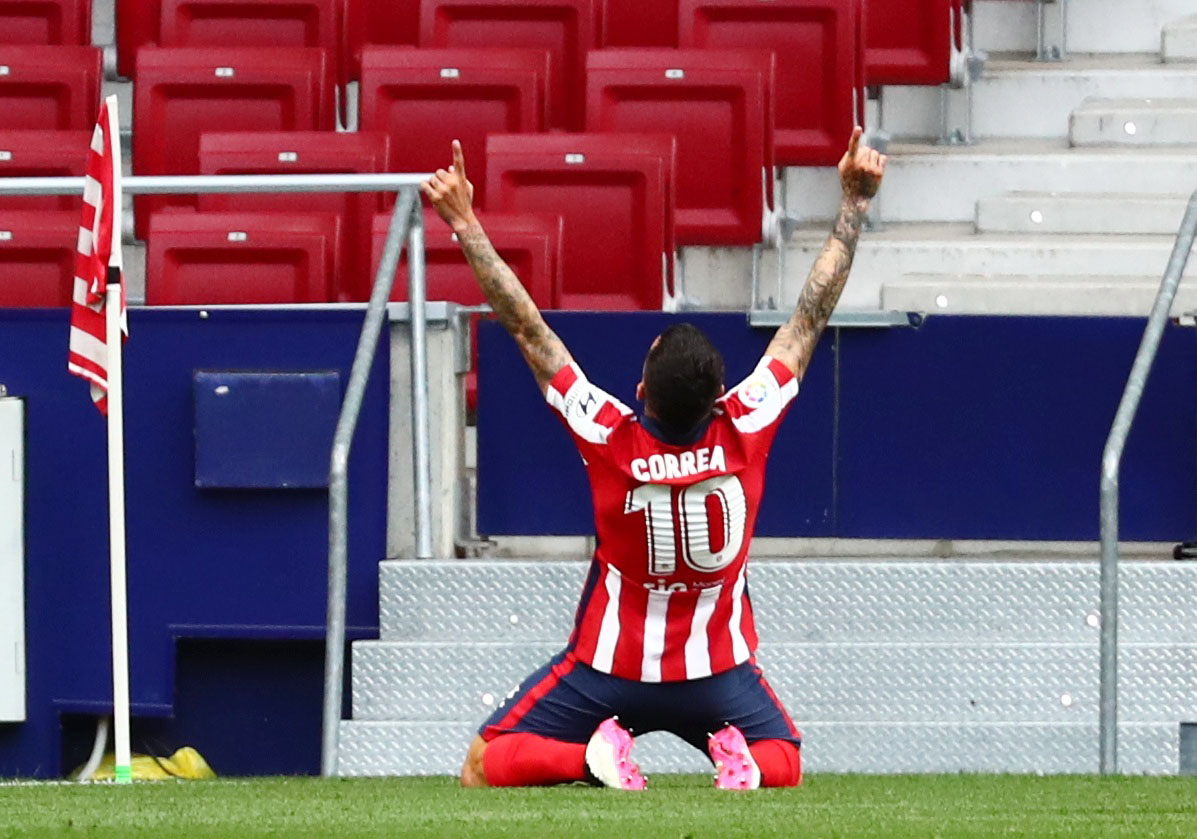 Soccer Football - La Liga Santander - Atletico Madrid v Huesca - Wanda Metropolitano, Madrid, Spain - April 22, 2021 Atletico Madrid's Angel Correa celebrates scoring their first goal with teammates REUTERS