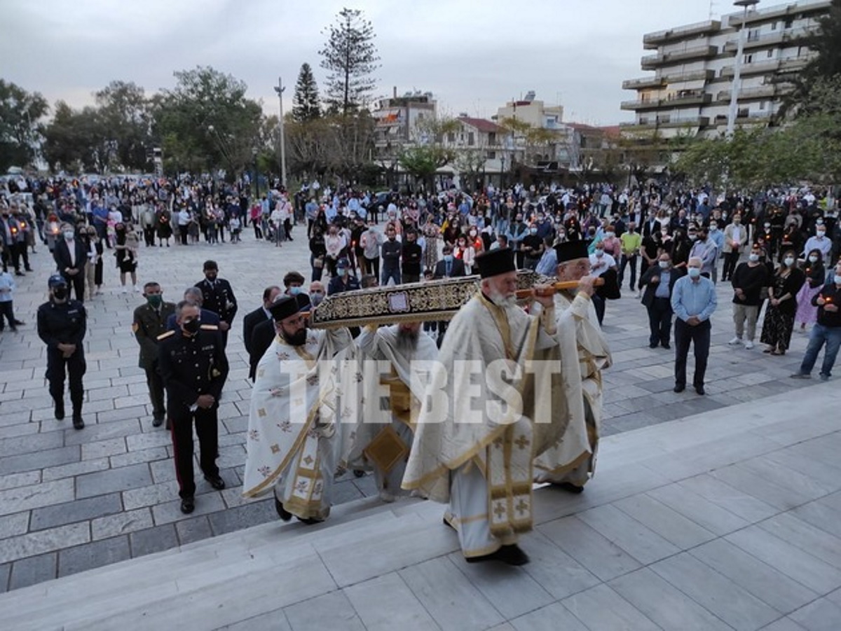 Περιφορά Επιταφίου: Με κόσμο αλλά και αποστάσεις στον Άγιο Ανδρέα της Πάτρας