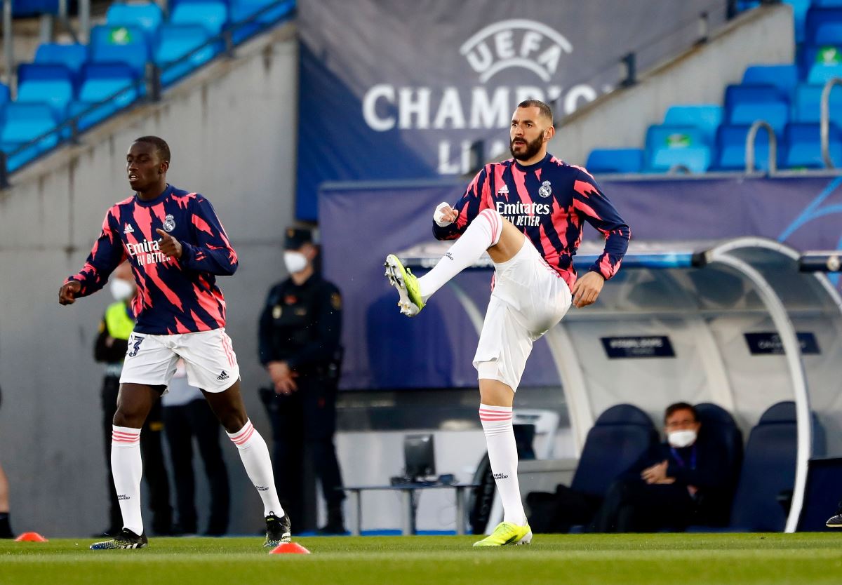 Soccer Football - Champions League - Quarter Final - First Leg - Real Madrid v Liverpool - Estadio Alfredo Di Stefano, Madrid, Spain - April 6, 2021 Real Madrid's Karim Benzemas during the warm up before the match REUTERS