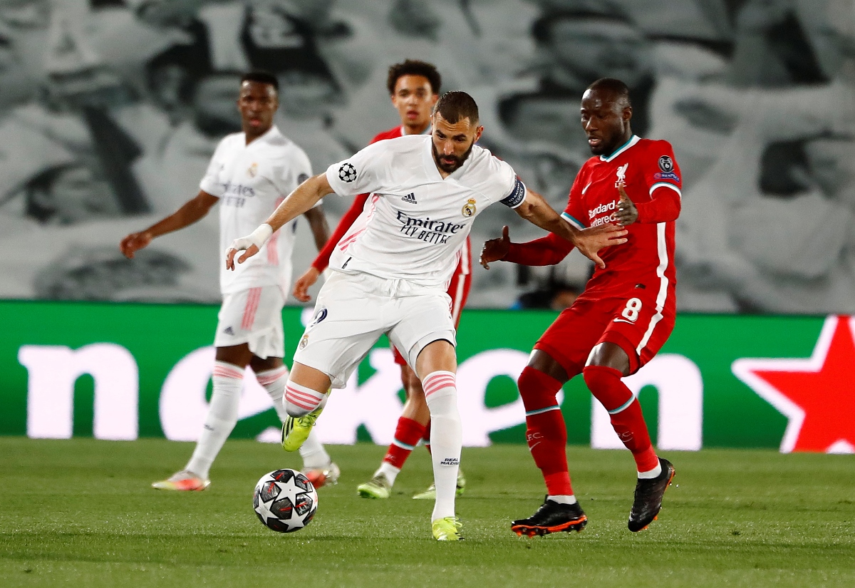 Soccer Football - Champions League - Quarter Final - First Leg - Real Madrid v Liverpool - Estadio Alfredo Di Stefano, Madrid, Spain - April 6, 2021 Real Madrid's Karim Benzema in action with Liverpool's Naby Keita REUTERS