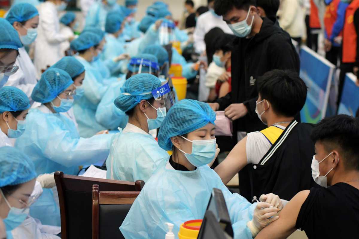 Κορονοϊός: Η Κίνα εξετάζει το ενδεχόμενο συνδυασμού εμβολίων για να αυξήσει την αποτελεσματικότητά τους